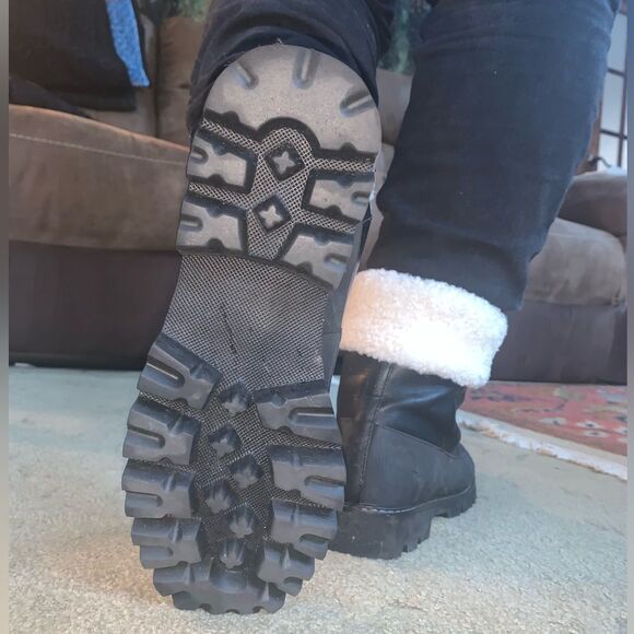 J.Crew Black Gwen Lug Sole Faux
Fur Front- Zip Boots size 9 - Picture 5 of 8